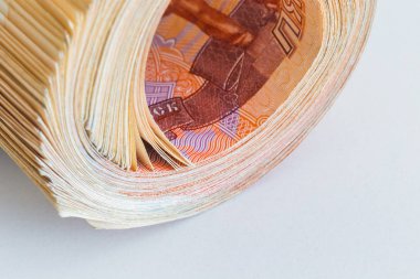 Rus beş bin Rublesi banknotların büyük bir paket