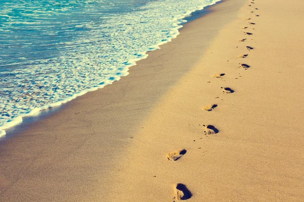 Πατημασιές Στην Άμμο Στην Παραλία — Φωτογραφία Αρχείου
