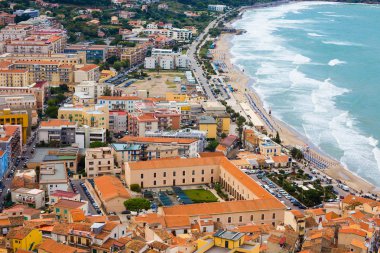 Şehir Cefalu Sicilya Adası İtalya'dan mount Rocca yüksekliğini üzerinde