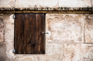 Eski duvar bir yaz gününde İspanya Mallorca Island üzerinde