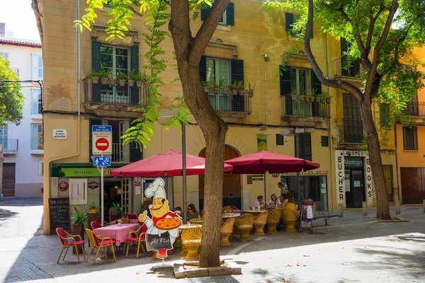 Palma Majorca Espanha Agosto 2017 Turistas Residentes Palma Sentados Café — Fotografia de Stock