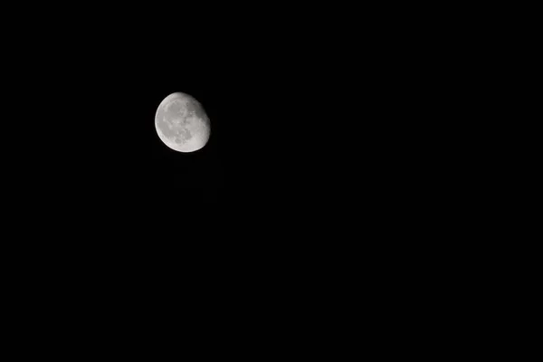 Lune Décroissante Dans Ciel Nocturne — Photo