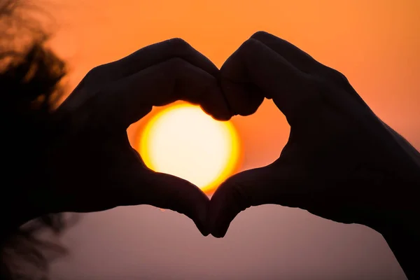Girl Makes Silhouette Heart Fingers Sunset — Stock Photo, Image