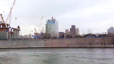 nehirden Moskova şehrinin görünümü