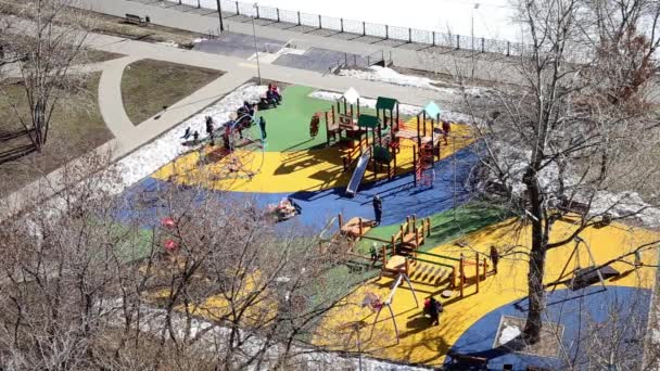 Timelapse Los Niños Parque Infantil Con Las Personas — Vídeos de Stock