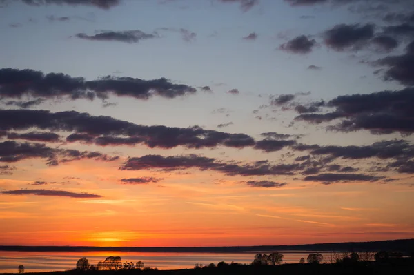 Prachtige Zonsondergang Hemel Boven Het Meer — Stockfoto