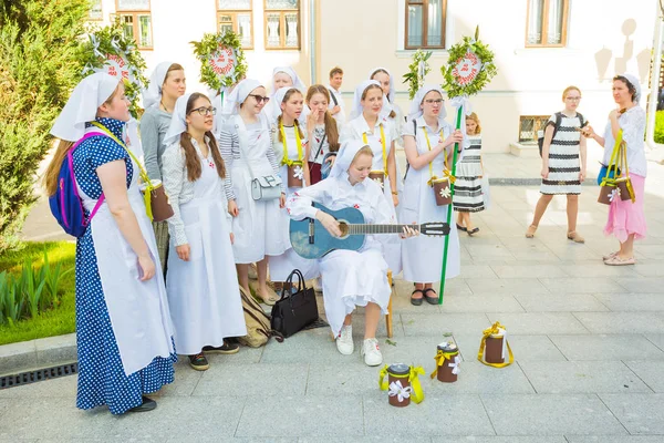 Moskova Rusya Mart 2018 Marfo Mariinsky Manastırı Beyaz Çiçek Yardım — Stok fotoğraf