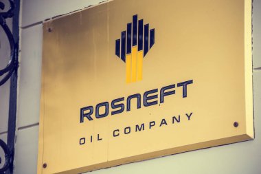 Moskova; Rusya - Ağustos; 4; 2018:Moskova'daki binada Rosneft petrol şirketi logosu