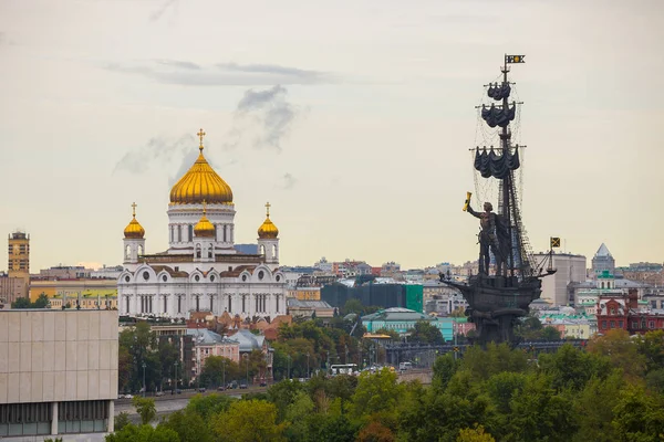 Catedral Cristo Salvador Monumento Pedro Grande Moscou Dia Nublado — Fotografia de Stock