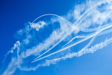 Zhukovsky, Rusya - 21 Temmuz 2017: Beyaz dumanlı uçak