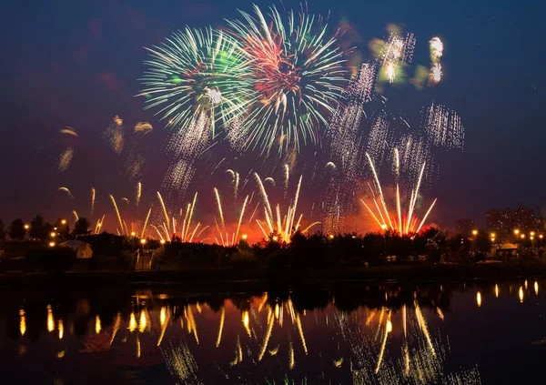 Artificii peste lac — Fotografie, imagine de stoc