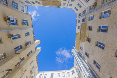 Metro Turgenevskaya yakın Moskova'da eski avlusu iyi