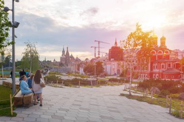 Moskova, Rusya - 12 Haziran 2018: Zaryadye Parkı Moskova'da e