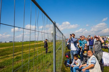 Zhukovsky, Rusya - 21 Temmuz 2017: Büyük lensli fotoğrafçı