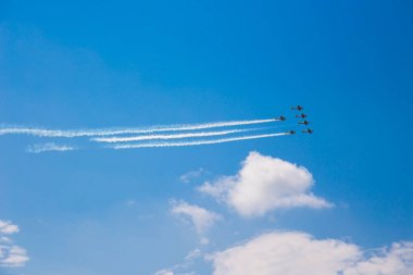 Zhukovsky, Rusya - 21 Temmuz 2017: Beyaz dumanlı uçak