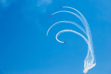 Zhukovsky, Rusya - 21 Temmuz 2017: Beyaz dumanlı uçak