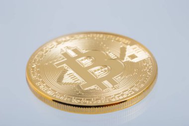 Hafif bir arka planda Bitcoin