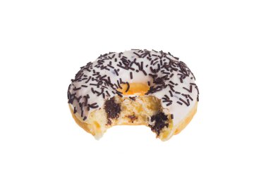 Beyaz arka plan üzerinde izole lezzetli çikolatalı çörek