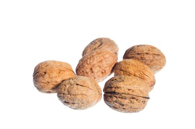Beyaz arka planda izole yararlı kabuklu ceviz