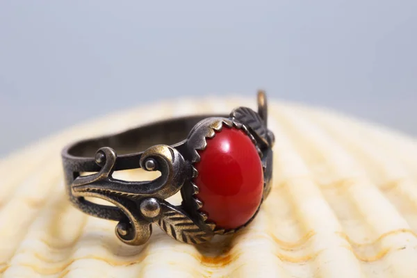 Anillo vintage coral —  Fotos de Stock