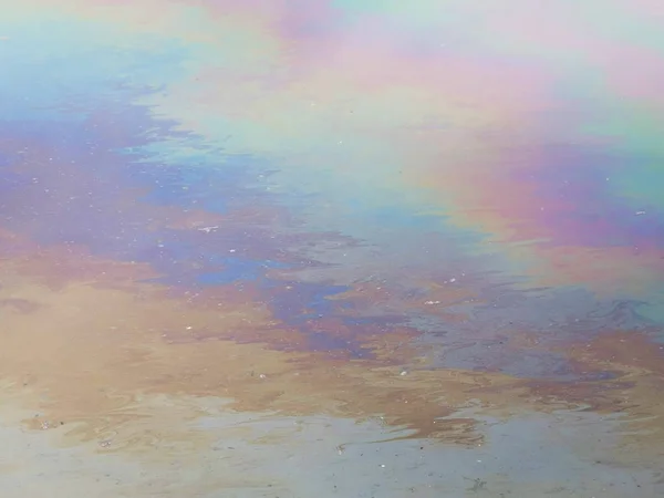 연못의 기름과 가솔린 재해와 오염의 — 스톡 사진