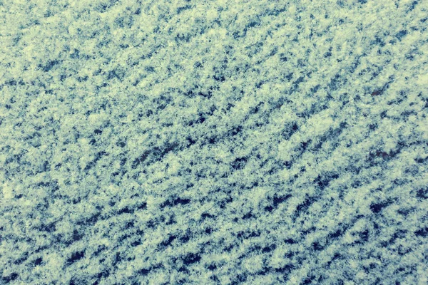 雪に覆われた車窓のガラスのクローズアップショット — ストック写真