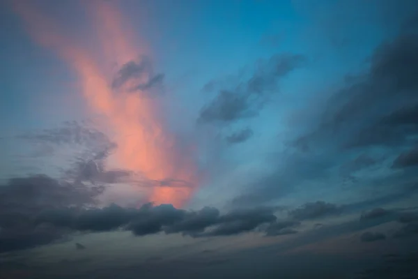 Красивые Пушистые Облака Фоне Заката — стоковое фото