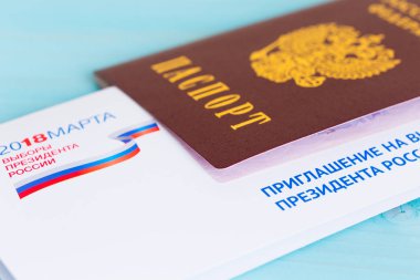 Moskova, Rusya - 09 Mart 2018: Rus pasaportu ve invitat