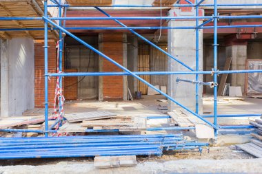 Ev inşaat iskele ile
