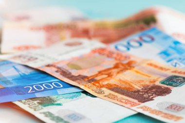 bin beş bin rouble banknot yığını