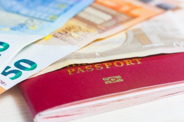 pasaport ve euro banknot