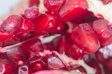 Kırık olgun granat