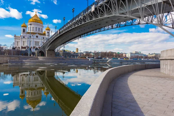 MOSCOW, RÚSSIA - 05 de abril de 2018: Catedral de Cristo Salvador — Fotografia de Stock