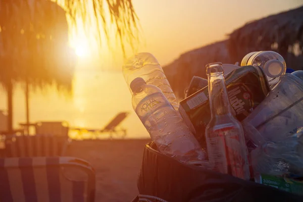 Faliraki Rhodes Grèce Juillet 2019 Poubelles Bouteilles Plastique Tubes Cocktail — Photo