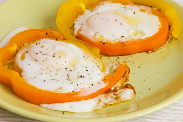 capsicum peppers with fried eggs and bread