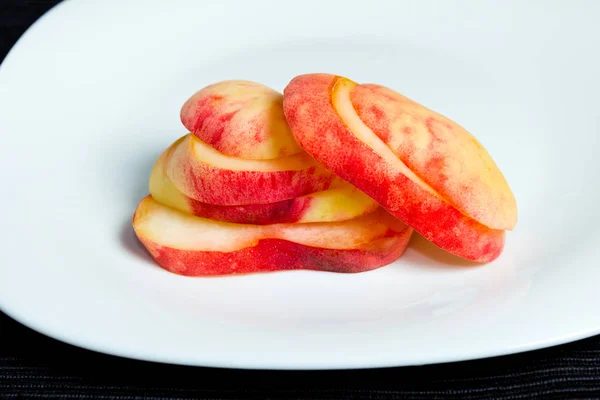 Frische Pfirsiche Früchte Scheiben Auf Teller — Stockfoto