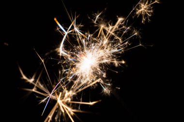 Siyah bir zemin üzerine Bengal yangından güzel tatil kıvılcım