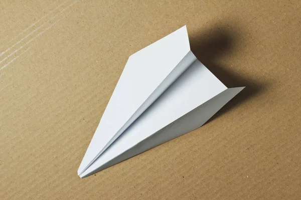 Papierflugzeug Origami Flugzeug Auf Kartonoberfläche — Stockfoto