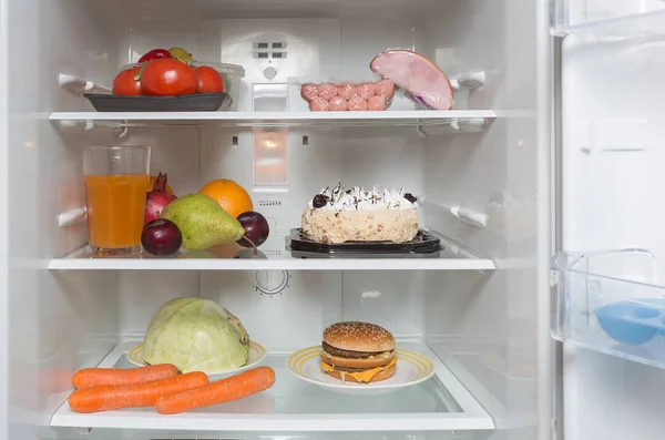 Kühlschrank Mit Saft Zitrone Orange Granatapfel Kürbis Banane Birne Kohl — Stockfoto