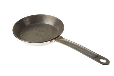 Kızartma tavası beyaz arkaplanda izole