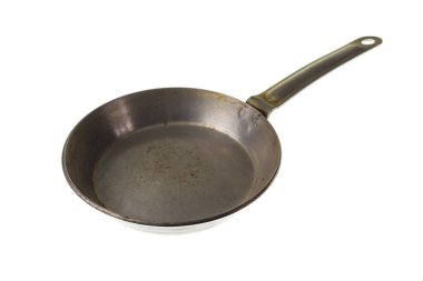 Kızartma tavası beyaz arkaplanda izole