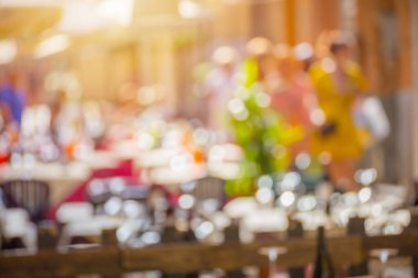 Bulanık ve bokeh efektli kentsel güneşli manzara, Palermo, Sicilya, İtalya 'daki sokak kafesi