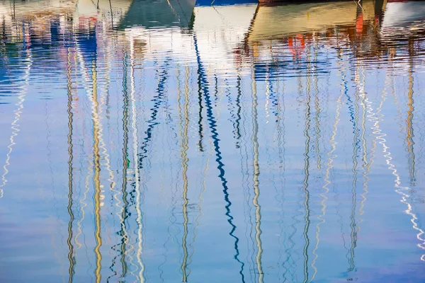 Die Reflexion Der Masten Von Yachten Meer — Stockfoto