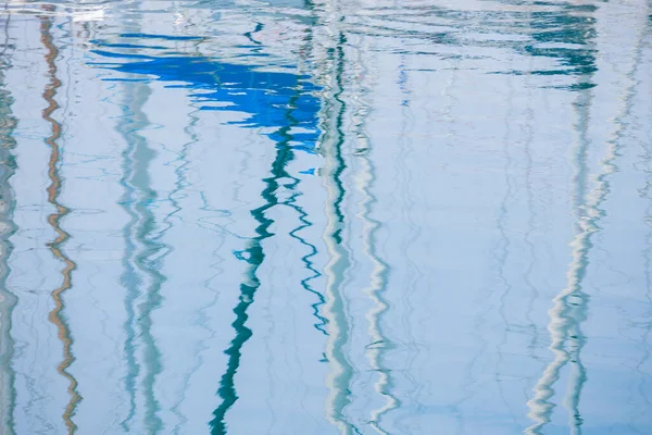 Reflexion Weißer Masten Von Yachten Und Schiffen Meer Und Wasser — Stockfoto