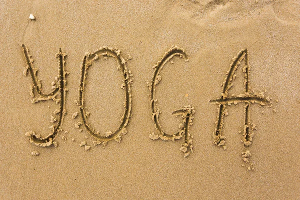 Nápis Yoga Písku Pláži — Stock fotografie
