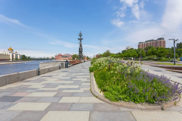 Moscow Rússia Junho 2020 Turistas Caminham Muzeon Park Moscou Pessoas — Fotografia de Stock