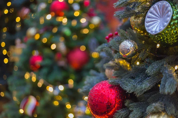 Christmas Tree Toys Balls Garlands Lights New Year Background Bokeh — Stock Photo, Image