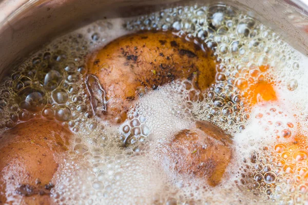 Patates Havuç Köpüğü Buharda Salata Veya Sirke Için Sıcak Suyla — Stok fotoğraf