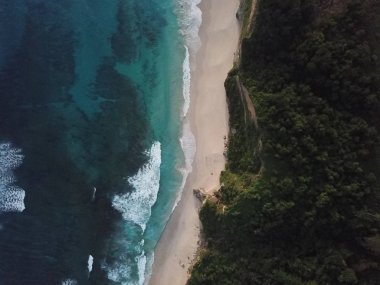 Hava manzaralı Mbawana plajı, Sumba, Endonezya