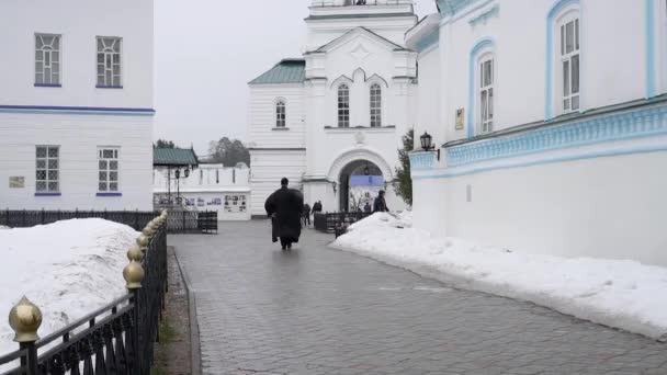 Russie Kazan Avril 2019 Monastère Raifa Bogoroditsky Prêtre Âgé Vêtements — Video